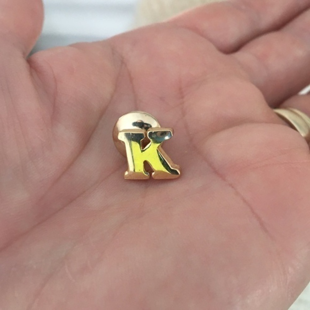 Vintage Avon Letter “K” Goldtone Pin Brooch - Picture 3 of 6
